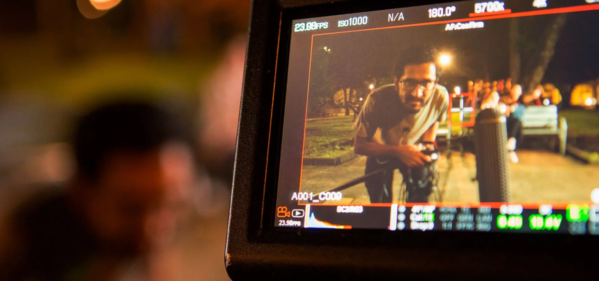 Monitor en el set durante un rodaje de Cucumelo Films, corrección de color en Costa Rica